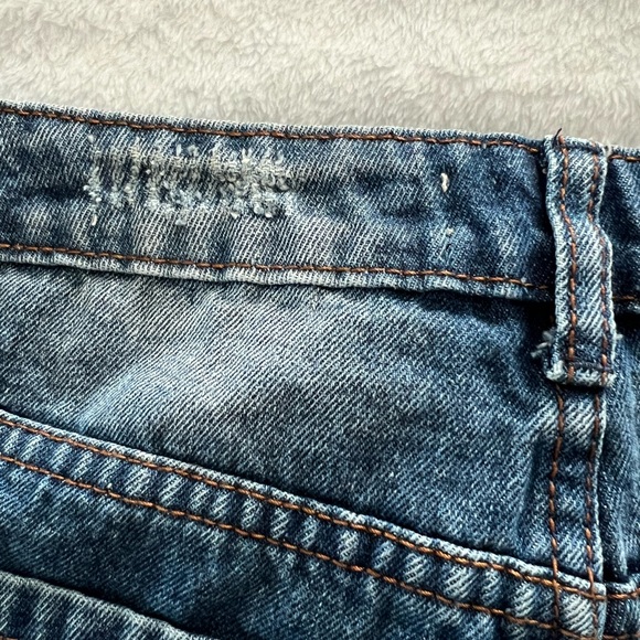 Forever 21 denim shorts with lace appliqué. Size 28 - Picture 7 of 14